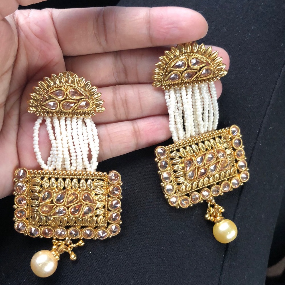 High quality pearl ear rings...